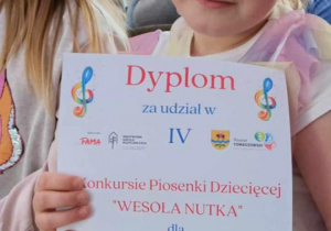 Hanna Słotwińska z dyplomem za wyróżnienie.