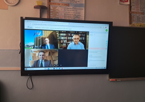 Prelegenci lekcji o globalizacji.