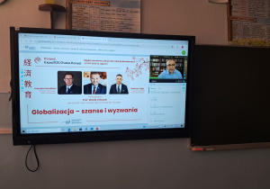 Prelegenci lekcji o globalizacji.