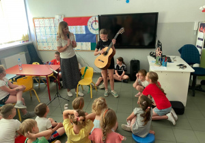 Wiktoria Karkocha opowiada o gitarzee.