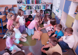 Zajęcia edukacyjno-praktyczne w 1a Pierwsza Pomoc
