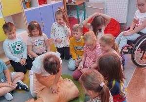 Zajęcia edukacyjno-praktyczne w 1a Pierwsza Pomoc