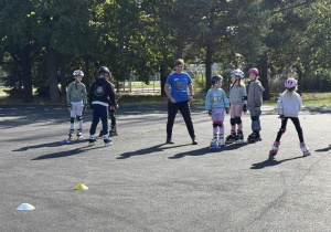 zajęcia sportowe IUKS „Dziewiątka” w ramach programu "Złota Łyżwa 2025"
