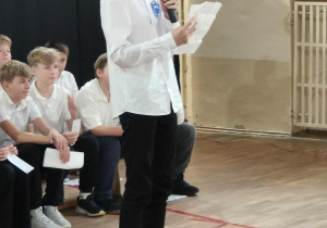 Uczeń podczas apelu