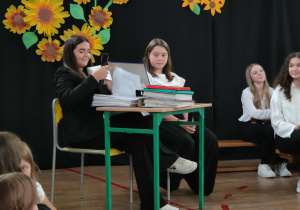 Uczennice podczas apelu