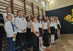 Chór szkolny podczas występu