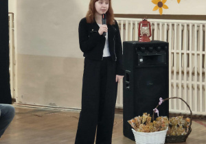 Uczennica podczas apelu