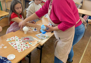 Warsztaty świąteczne – Bombki decoupage