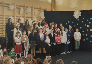 Chór szkolny podczas występu