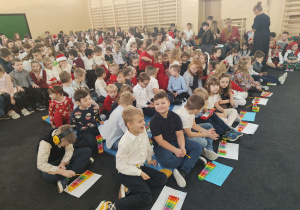 Uczniowie klasy 1b przed występem