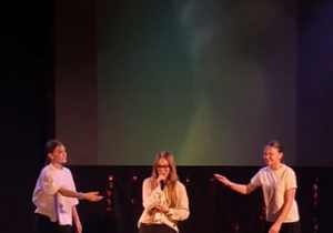 Uczennice podczas występu