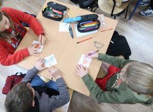 Wolontariusze u chorych z Walentynkami