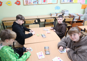 Wolontariusze u chorych z Walentynkami