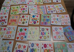 Wolontariusze u chorych z Walentynkami