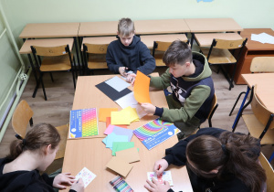 Wolontariusze u chorych z Walentynkami