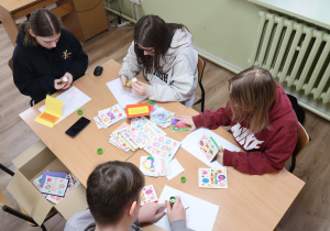 Wolontariusze u chorych z Walentynkami