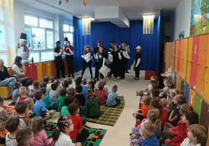 „Patrz, oto teatr!” - spektakl, który przyjeżdża do widzów.