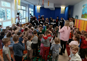 „Patrz, oto teatr!” - spektakl, który przyjeżdża do widzów.