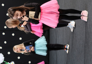 Część artystyczna w wykonaniu uczniów SP9