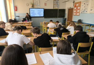 Wsparcie w wyborze przyszłości – spotkanie klasy 8a