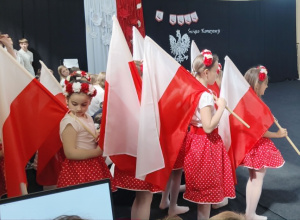 Pod biało - czerwoną flagą