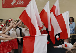 Pod biało - czerwoną flagą