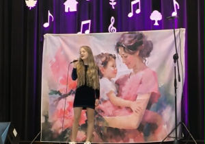 Karina Szczepańska na scenie.