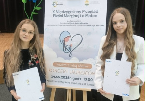 Laureatki przeglądu: Karina Szczepańska i Maja Chyb.