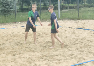 Reprezentacja szkoły w piłkę siatkową plażową.