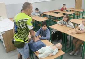 Uczniowie uczestniczą w warsztatach PPP