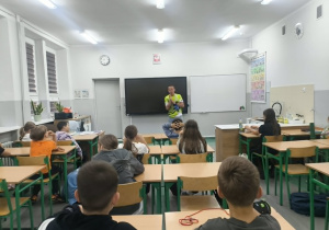 Uczniowie uczestniczą w warsztatach PPP