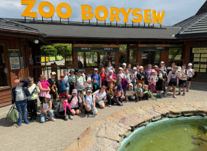 Uczniowie w Zoo Borysew