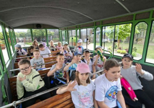 Uczniowie w Zoo Borysew